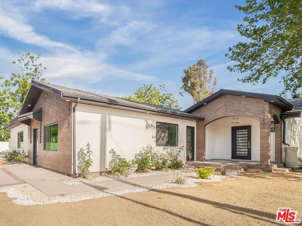 19246 Hatteras St, Tarzana, CA 91356