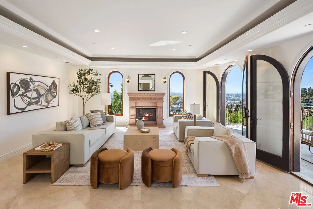 8027 Floral Ave, Los Angeles, CA 90046