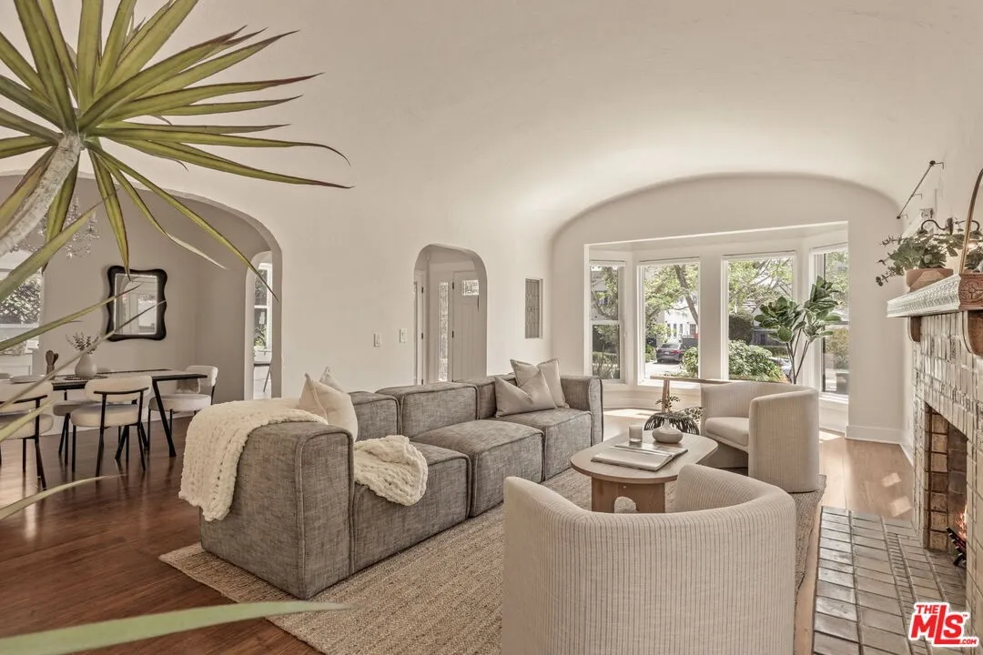 571 N Cahuenga Blvd, Los Angeles, CA 90004