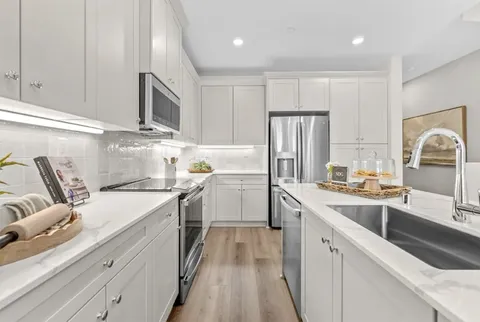 9421 N Sepulveda Blvd # 4, North Hills, CA 91343